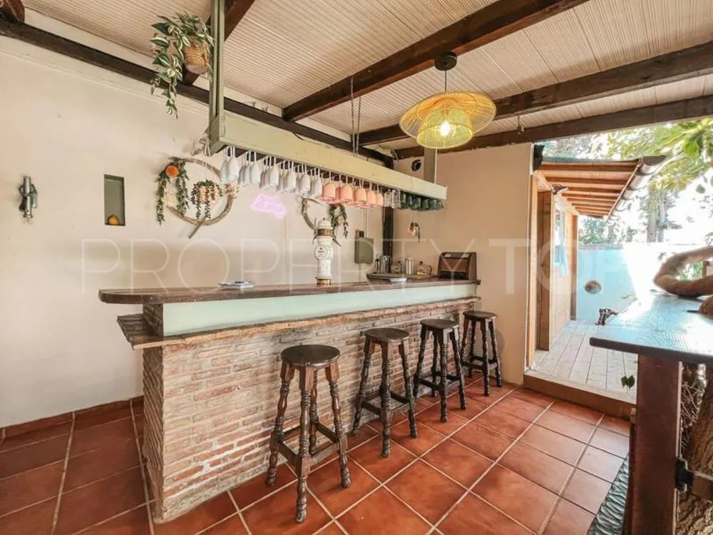 Comprar villa de 5 dormitorios en Nueva Andalucia