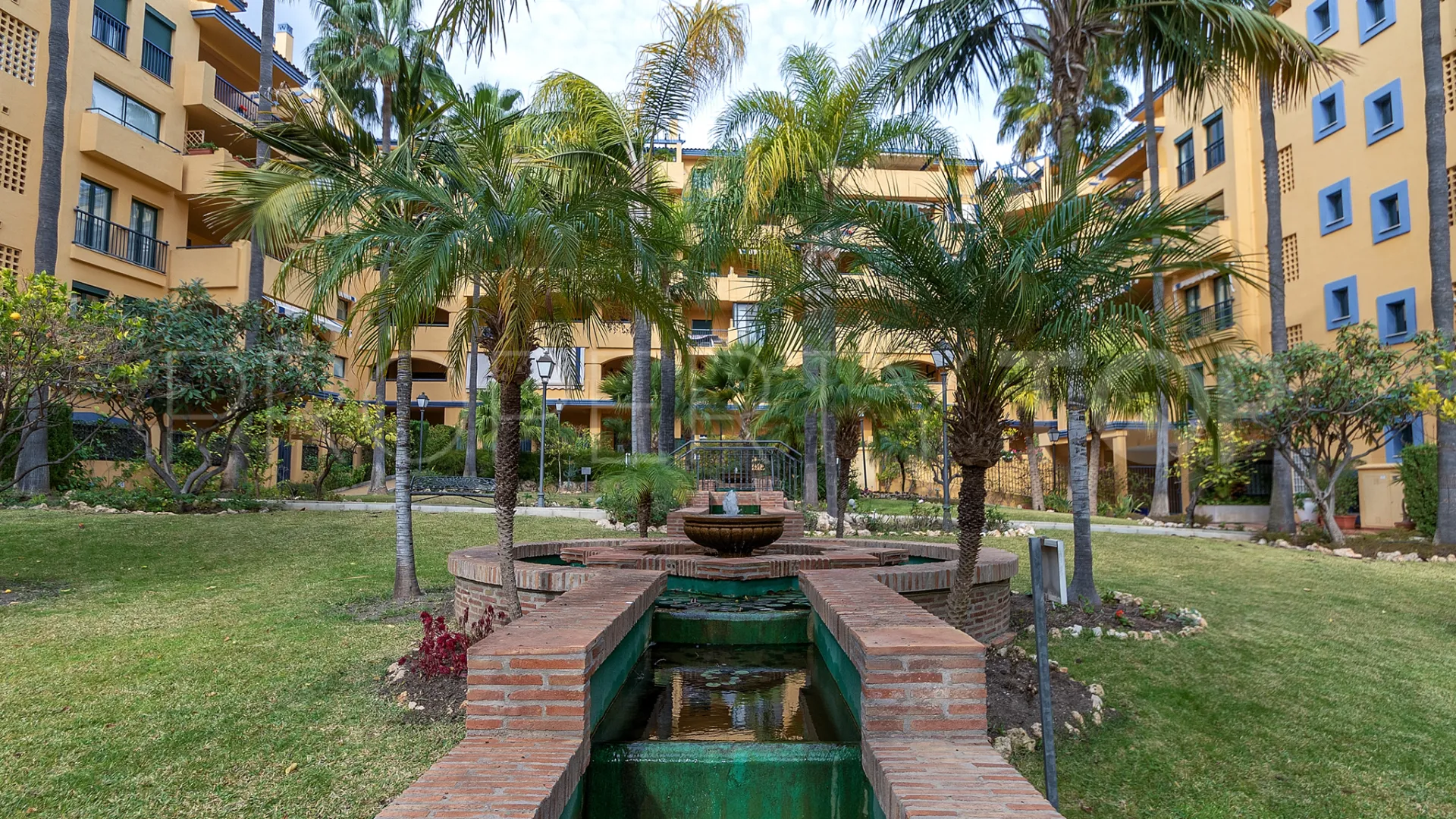 For sale Los Naranjos apartment with 3 bedrooms