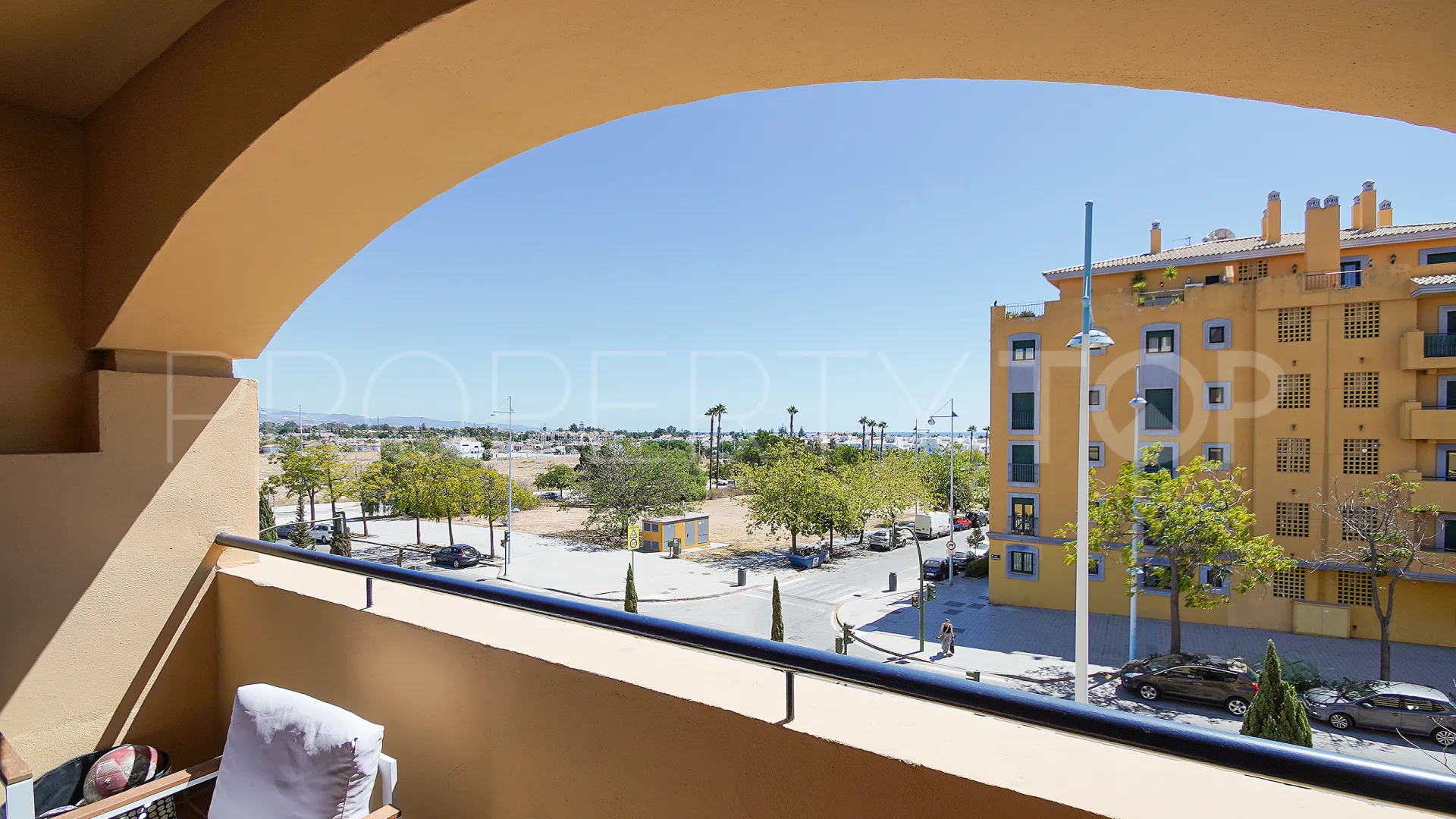 For sale Los Naranjos apartment with 3 bedrooms