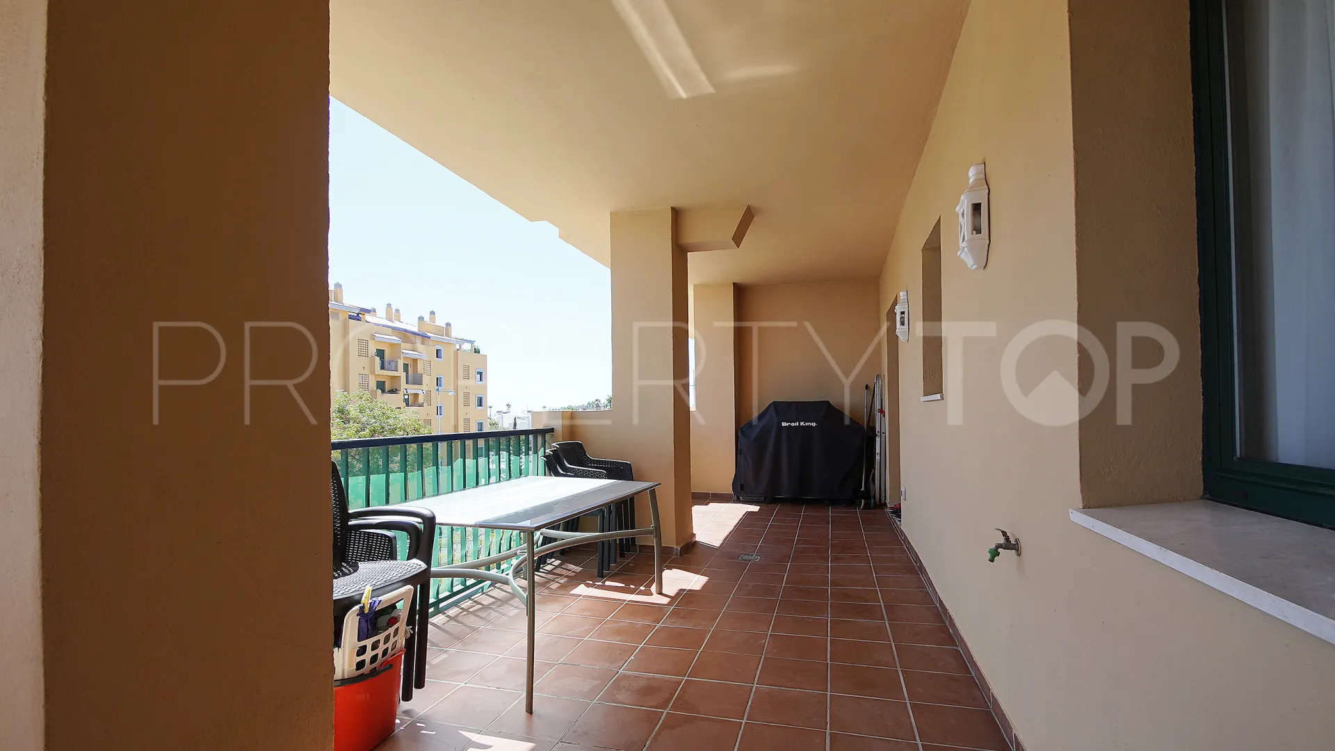 For sale Los Naranjos apartment with 3 bedrooms