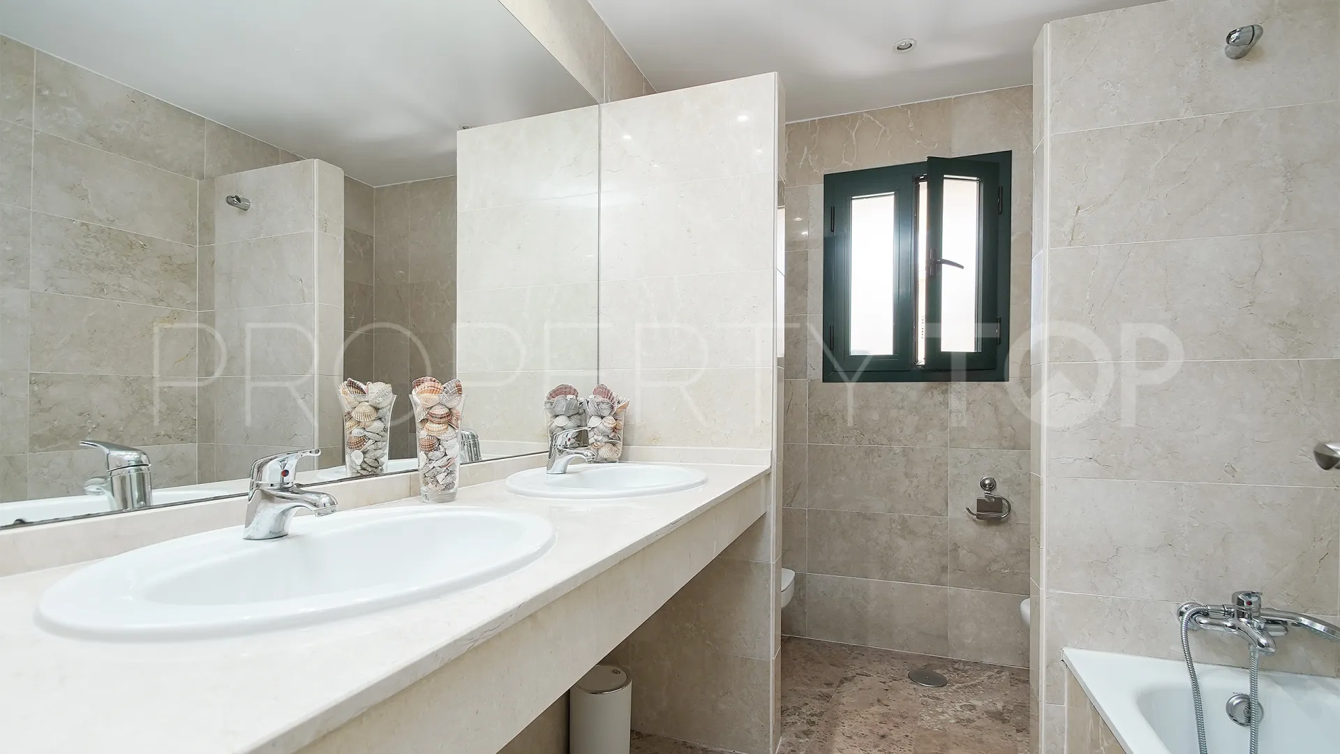 For sale Los Naranjos apartment with 3 bedrooms