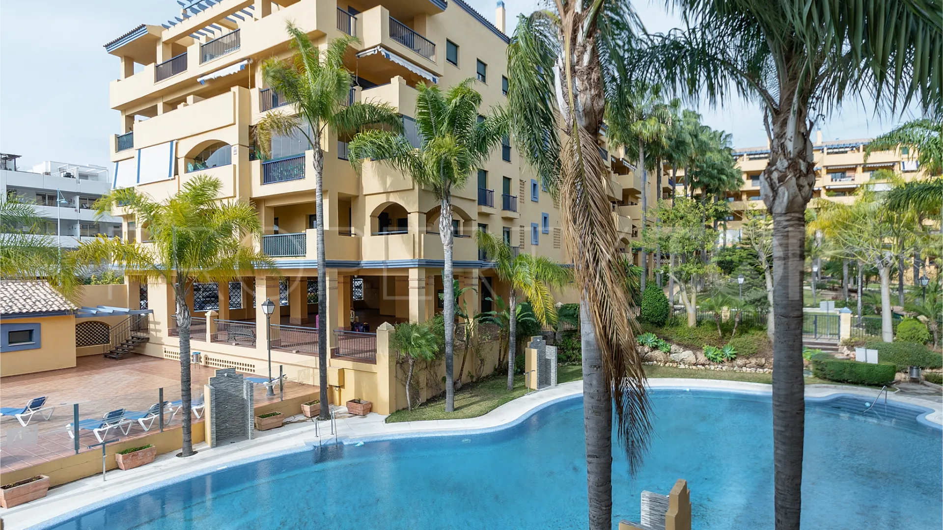 For sale Los Naranjos apartment with 3 bedrooms