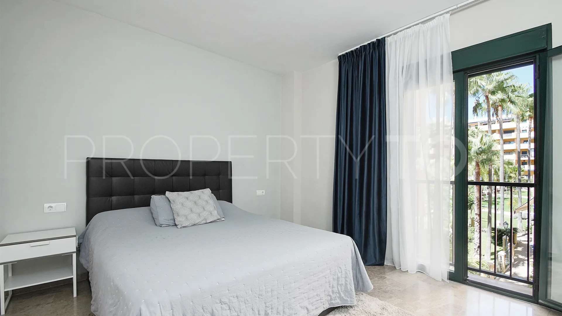 For sale Los Naranjos apartment with 3 bedrooms