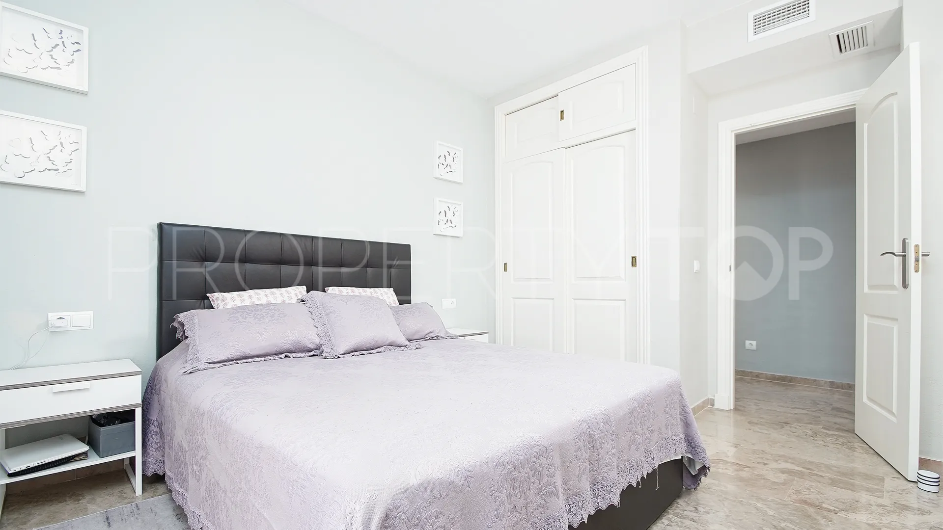 For sale Los Naranjos apartment with 3 bedrooms
