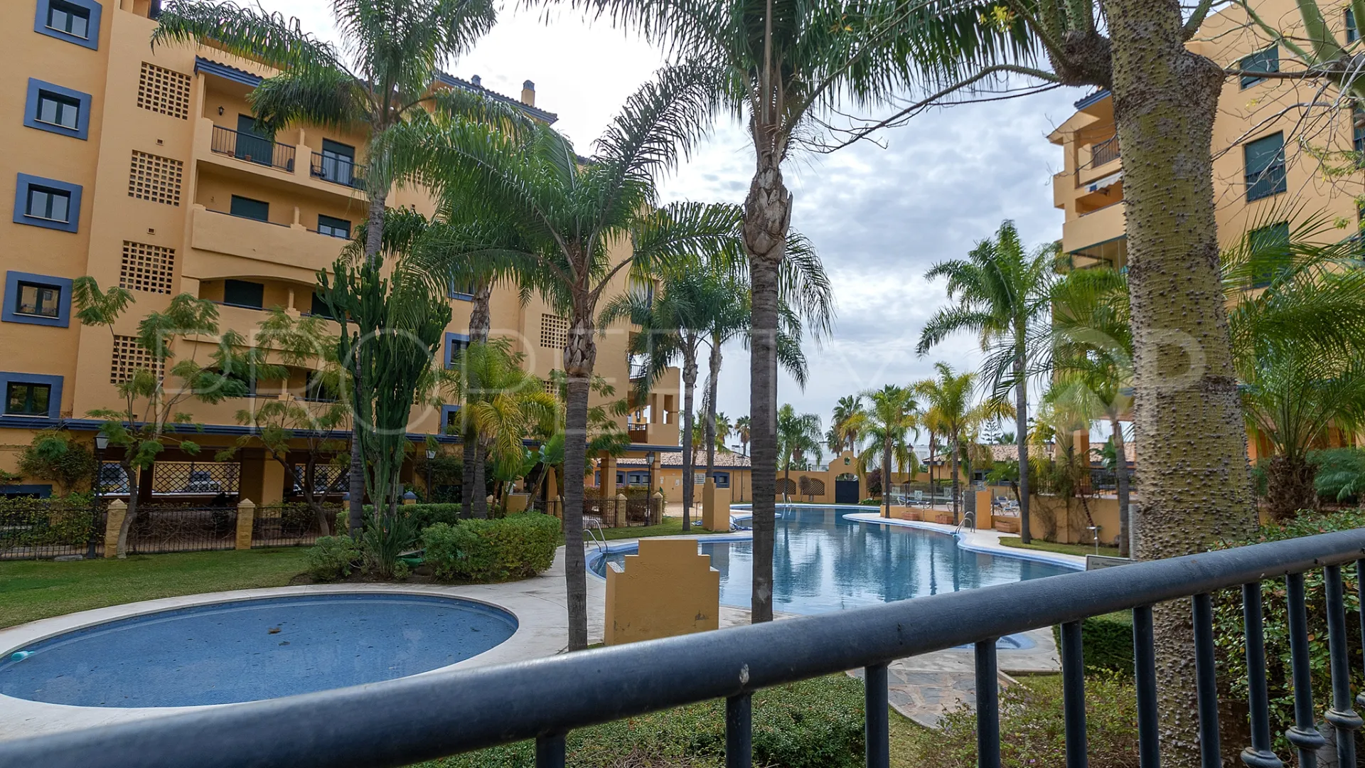 For sale Los Naranjos apartment with 3 bedrooms