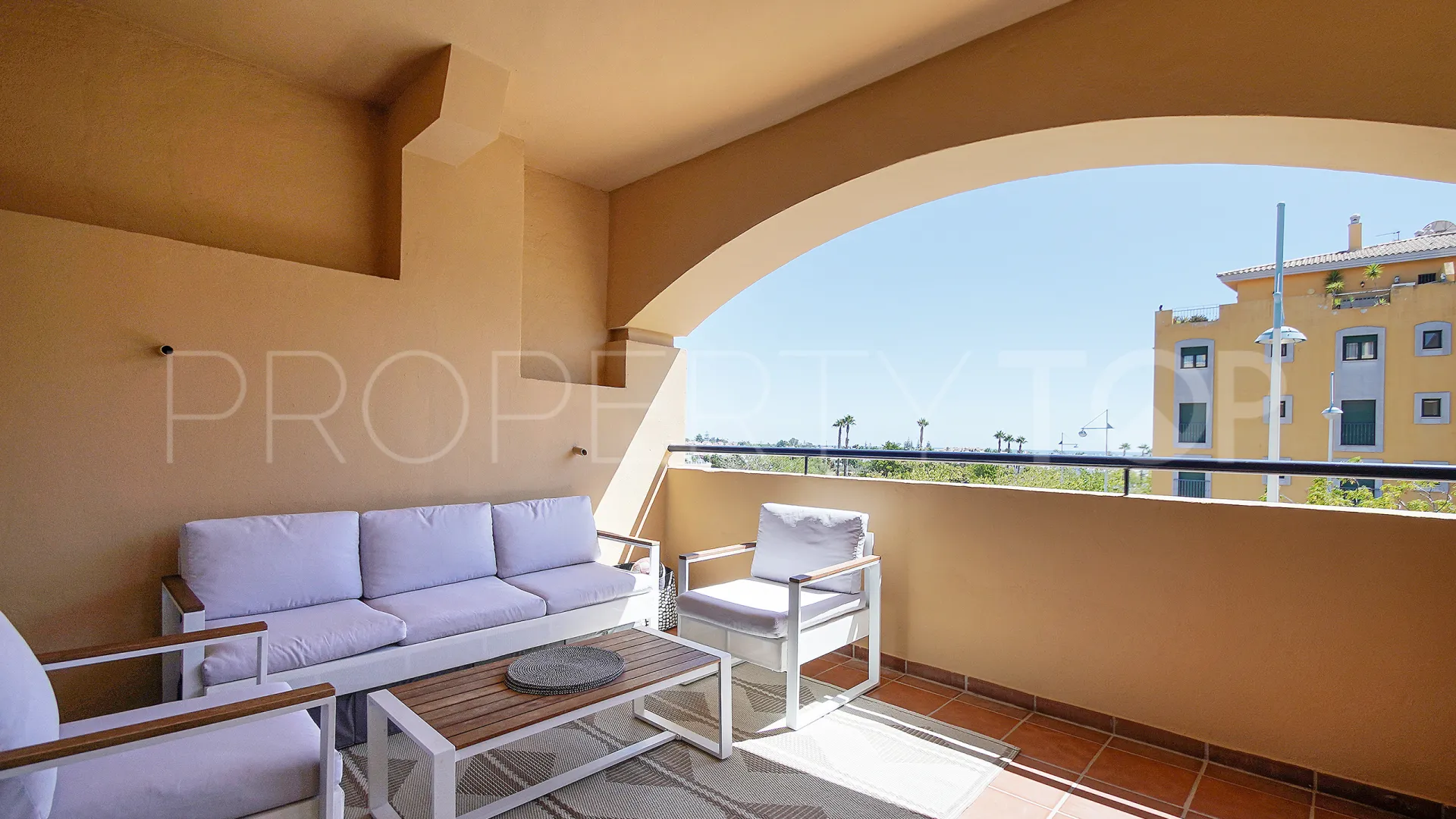 For sale Los Naranjos apartment with 3 bedrooms