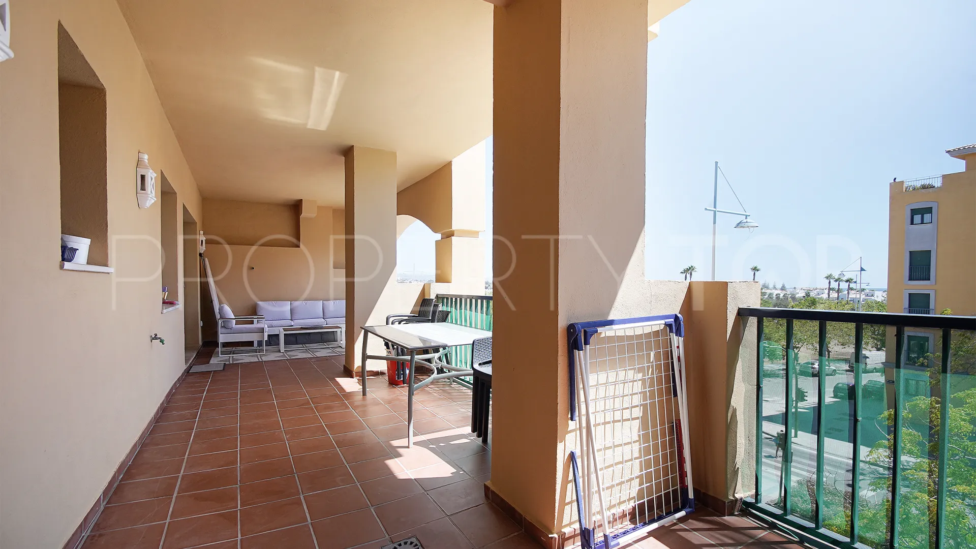 For sale Los Naranjos apartment with 3 bedrooms
