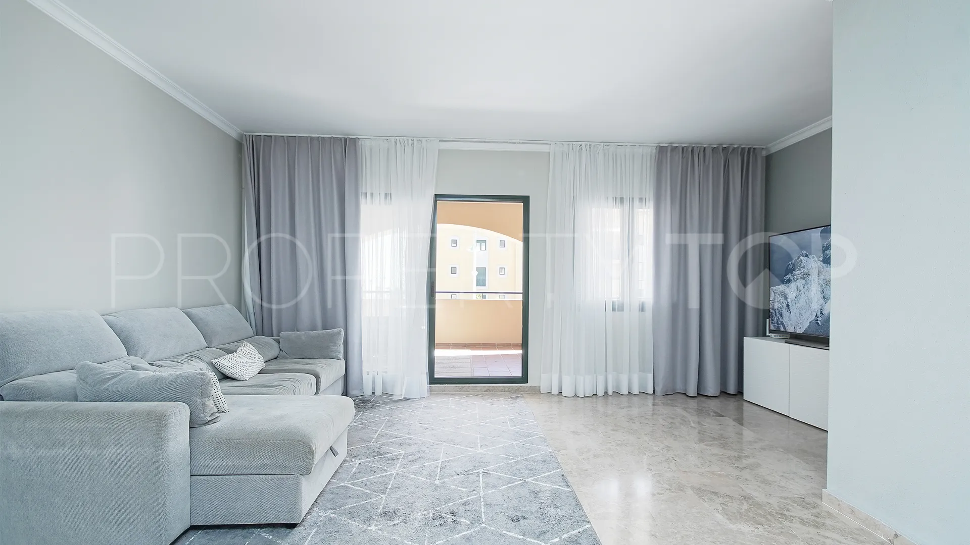 For sale Los Naranjos apartment with 3 bedrooms