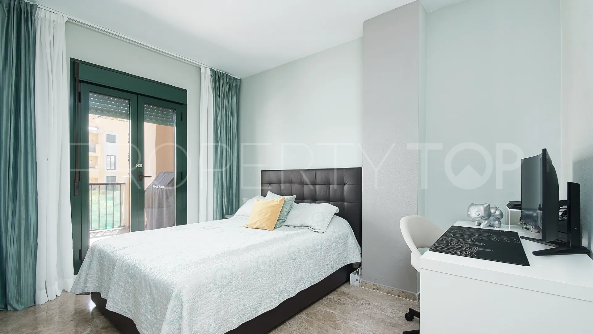 For sale Los Naranjos apartment with 3 bedrooms