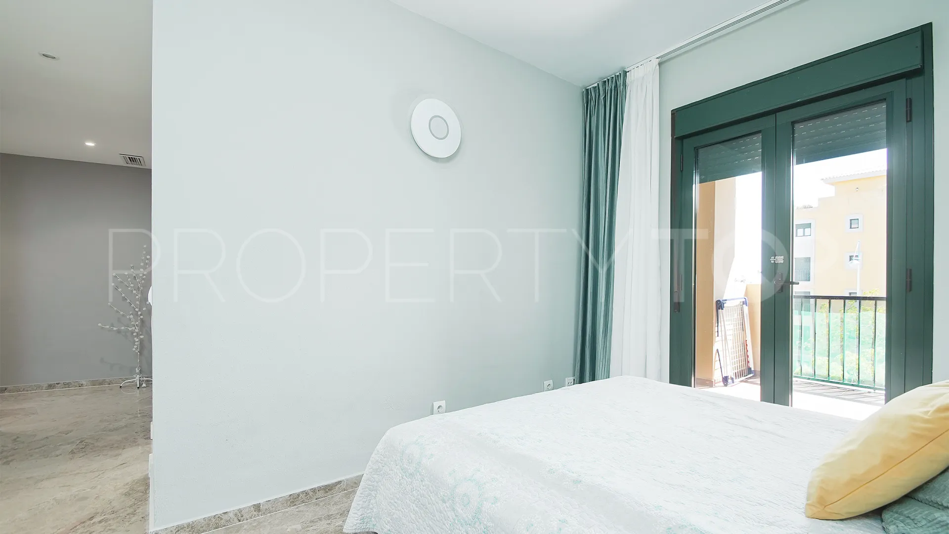 For sale Los Naranjos apartment with 3 bedrooms