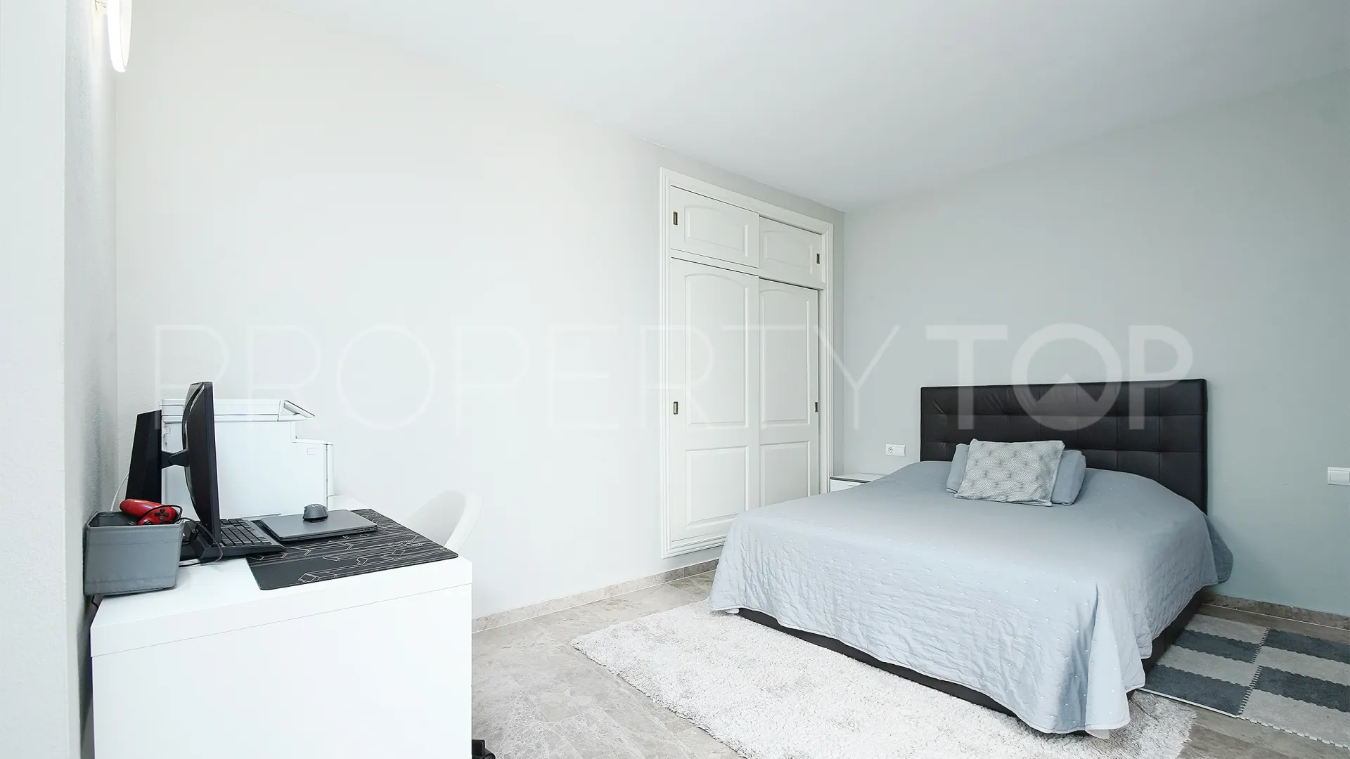 For sale Los Naranjos apartment with 3 bedrooms