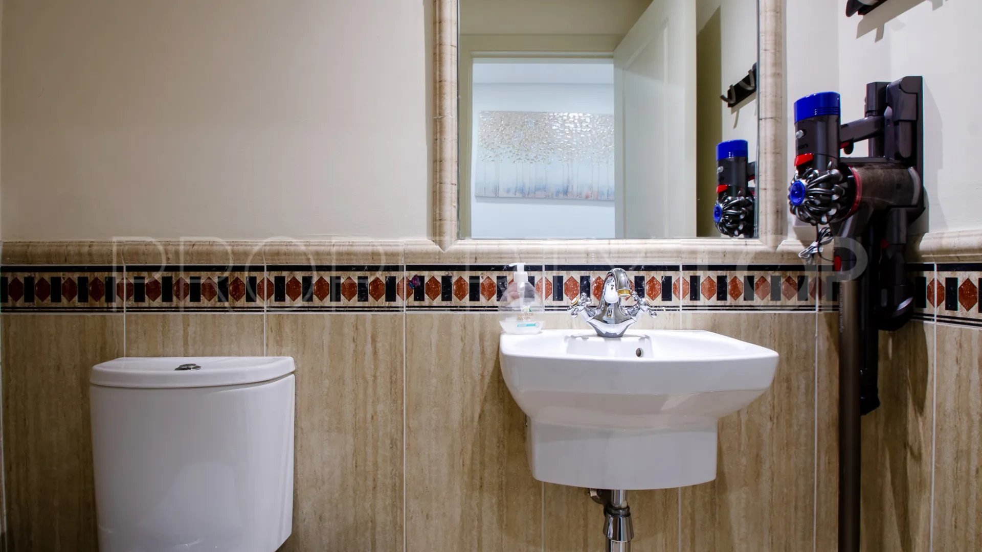 Se vende apartamento con 3 dormitorios en Lomas del Rey
