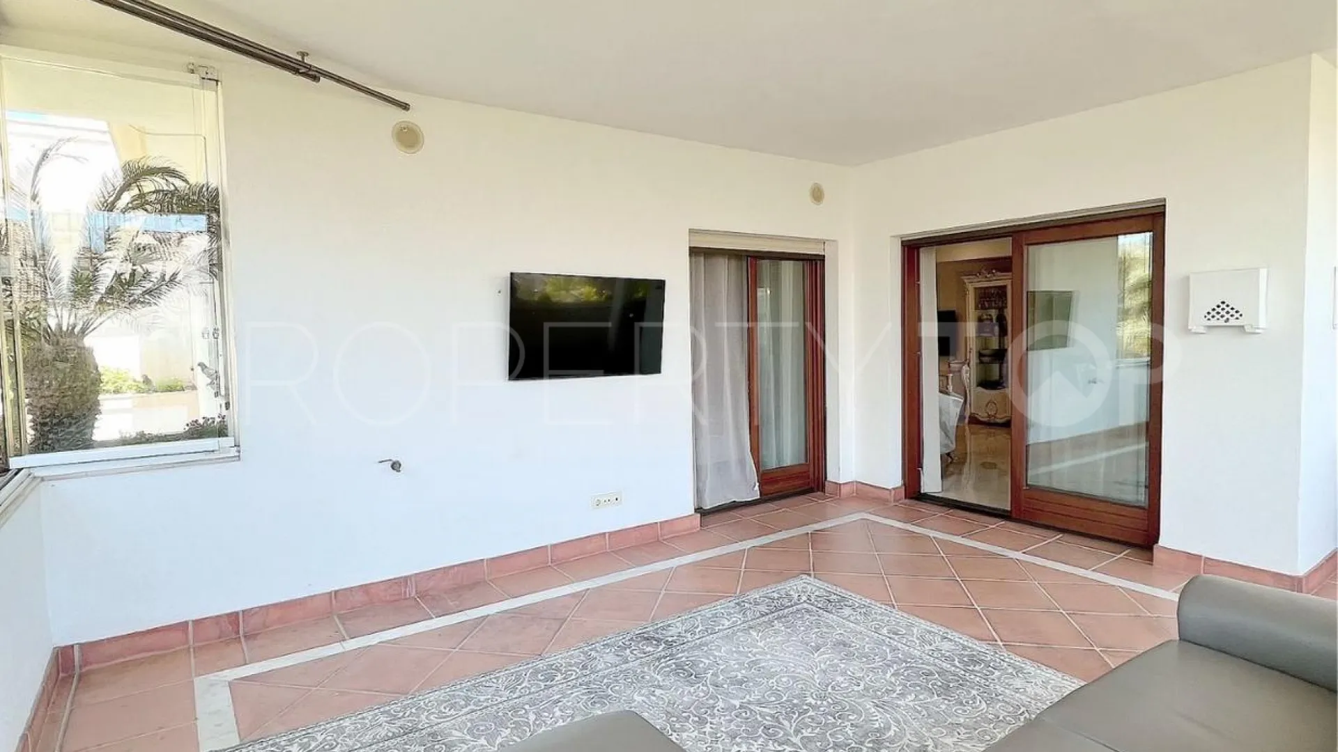 Se vende apartamento con 3 dormitorios en Lomas del Rey