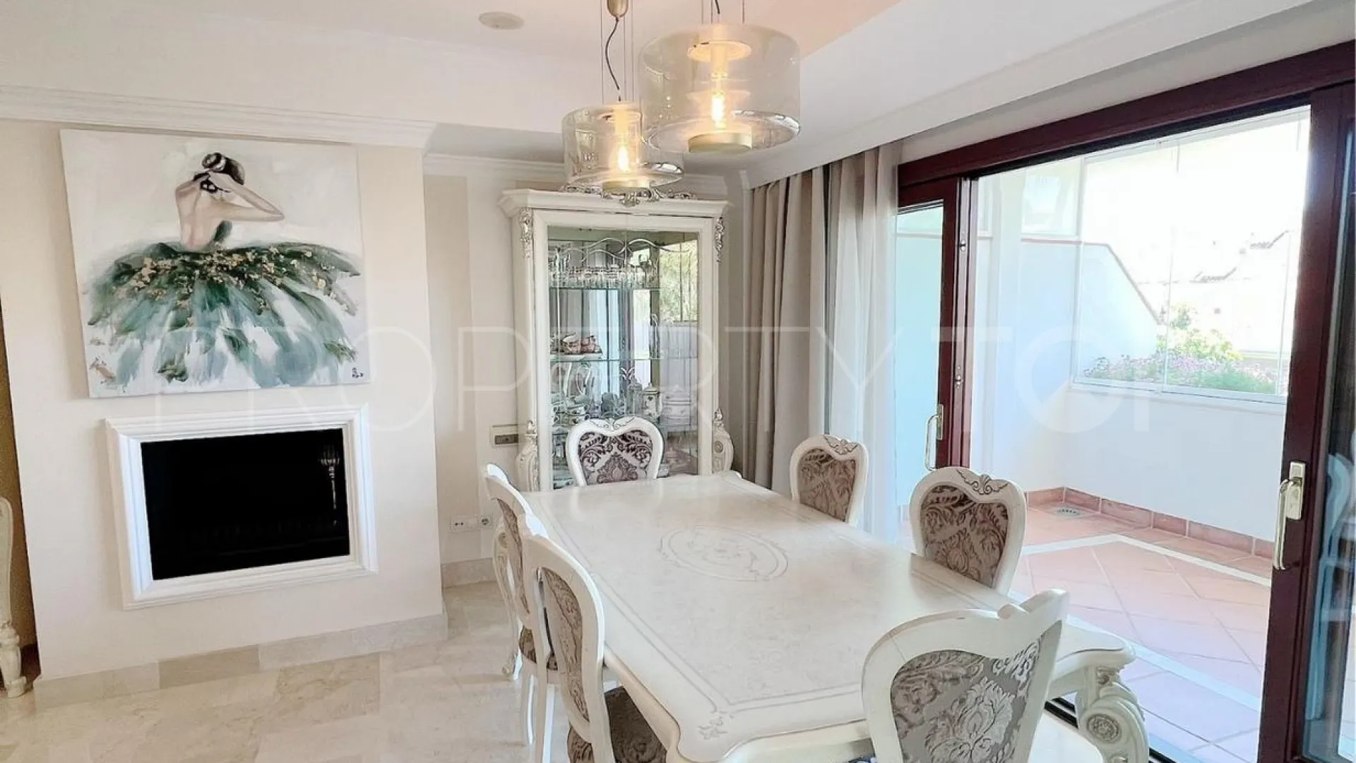 Se vende apartamento con 3 dormitorios en Lomas del Rey