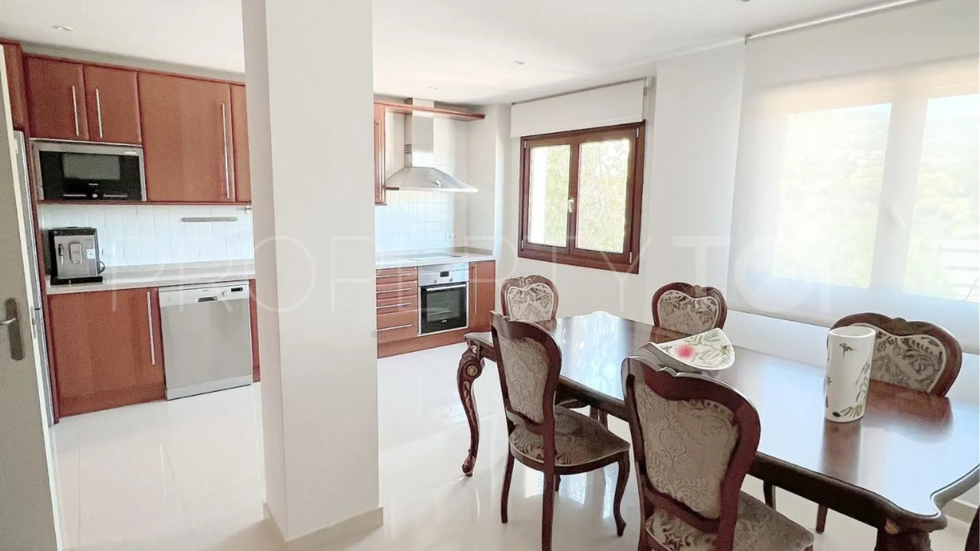 Se vende apartamento con 3 dormitorios en Lomas del Rey
