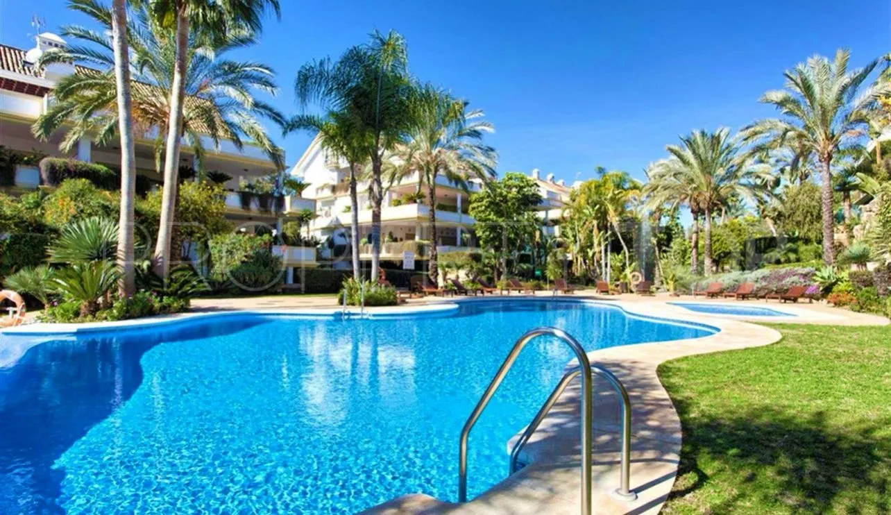Se vende apartamento con 3 dormitorios en Lomas del Rey