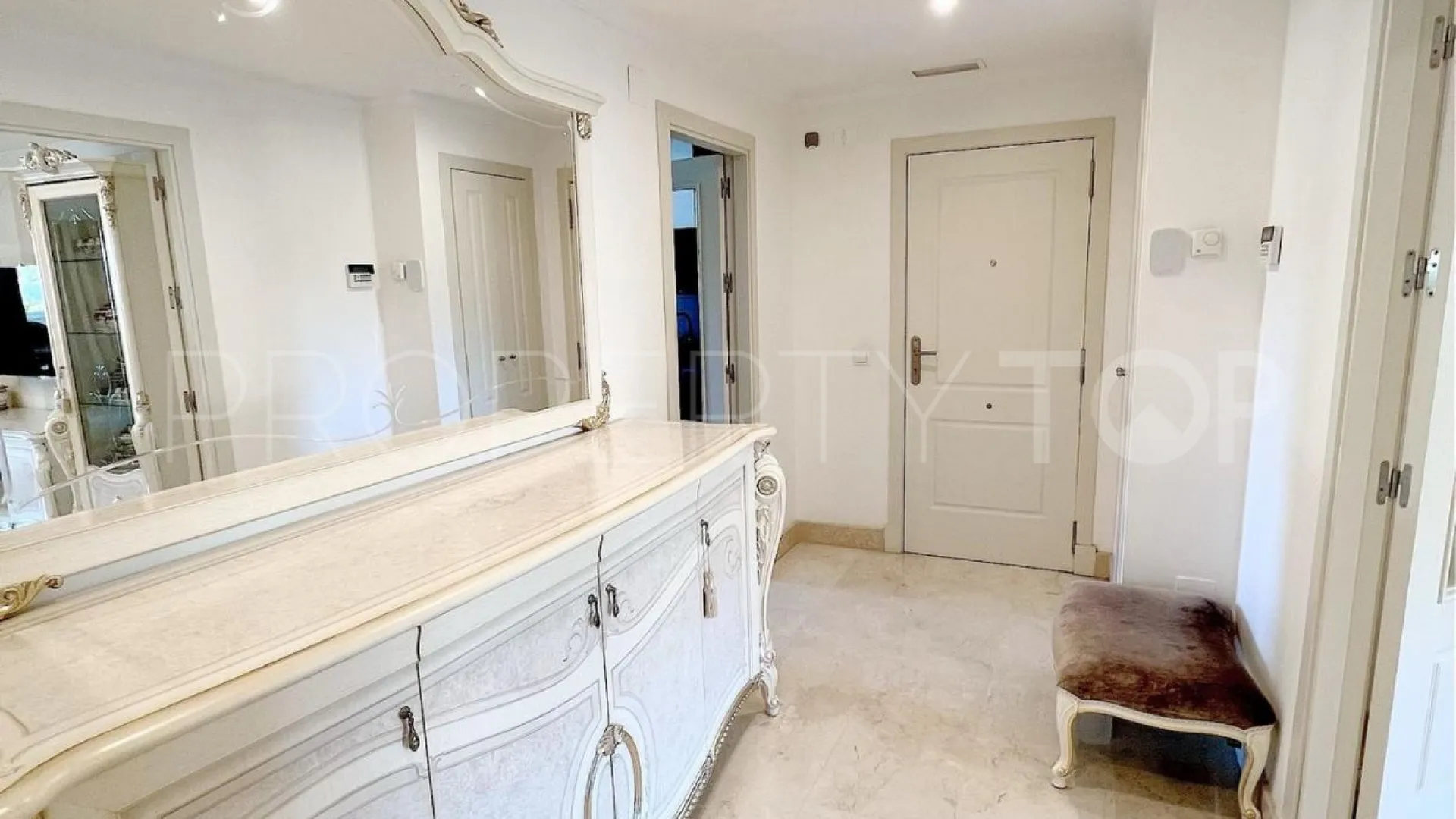 Se vende apartamento con 3 dormitorios en Lomas del Rey