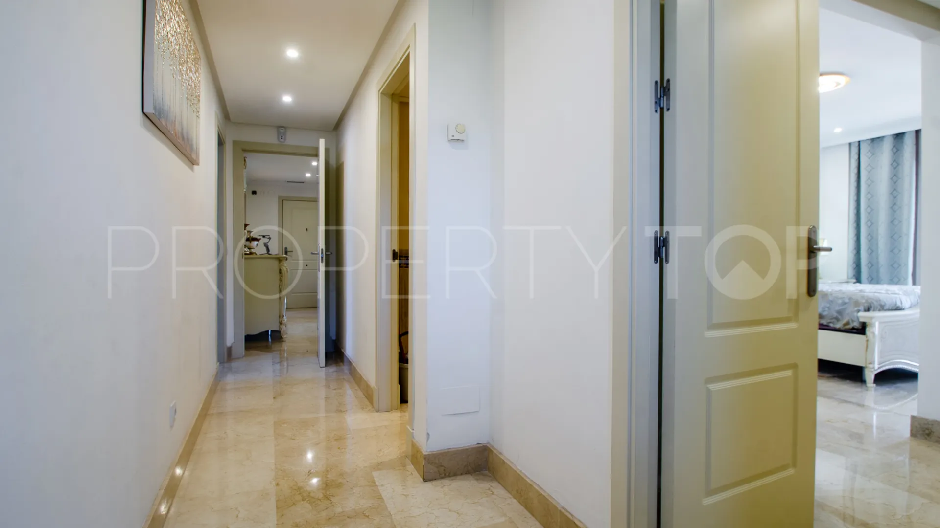 Se vende apartamento con 3 dormitorios en Lomas del Rey