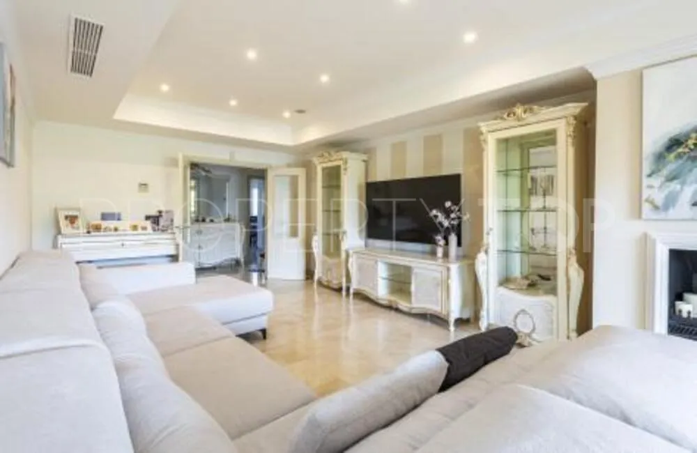 Se vende apartamento con 3 dormitorios en Lomas del Rey