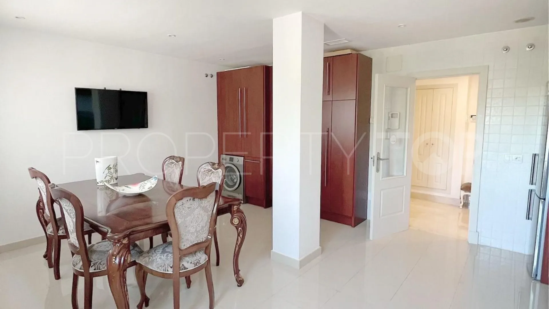Se vende apartamento con 3 dormitorios en Lomas del Rey