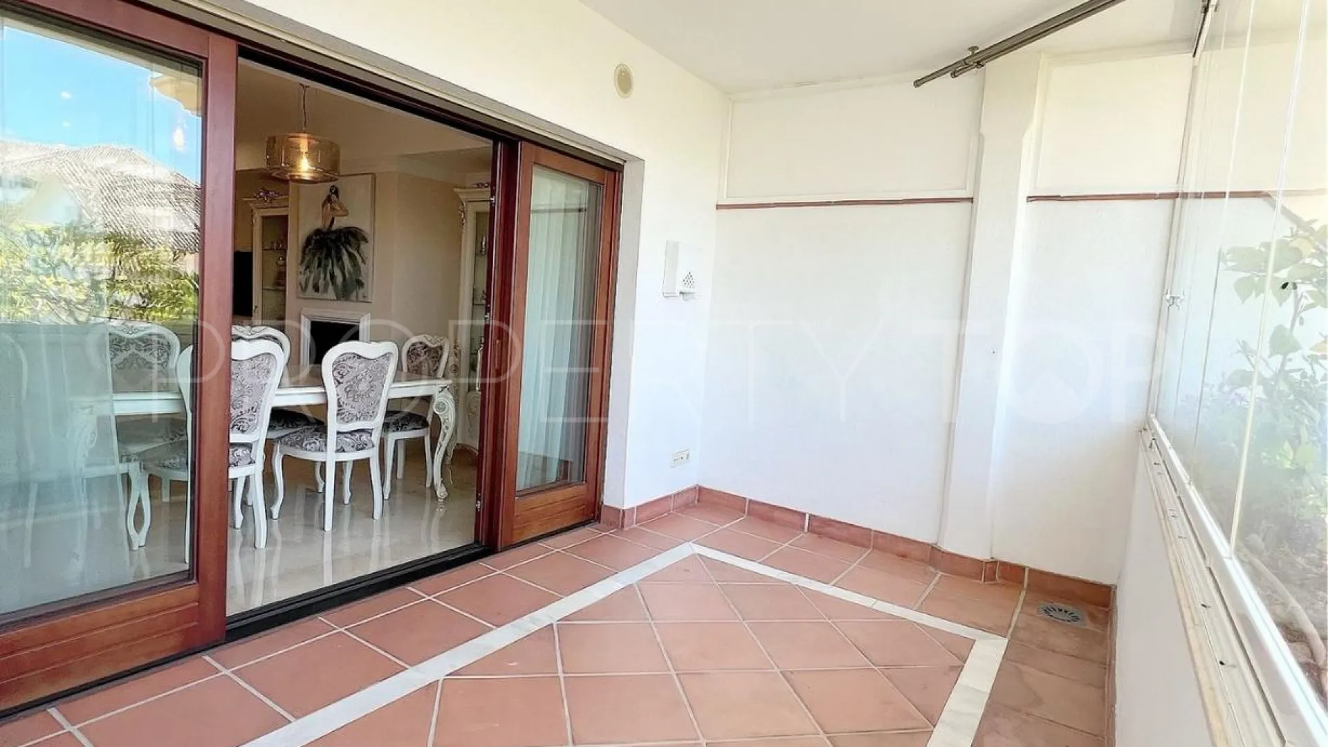 Se vende apartamento con 3 dormitorios en Lomas del Rey
