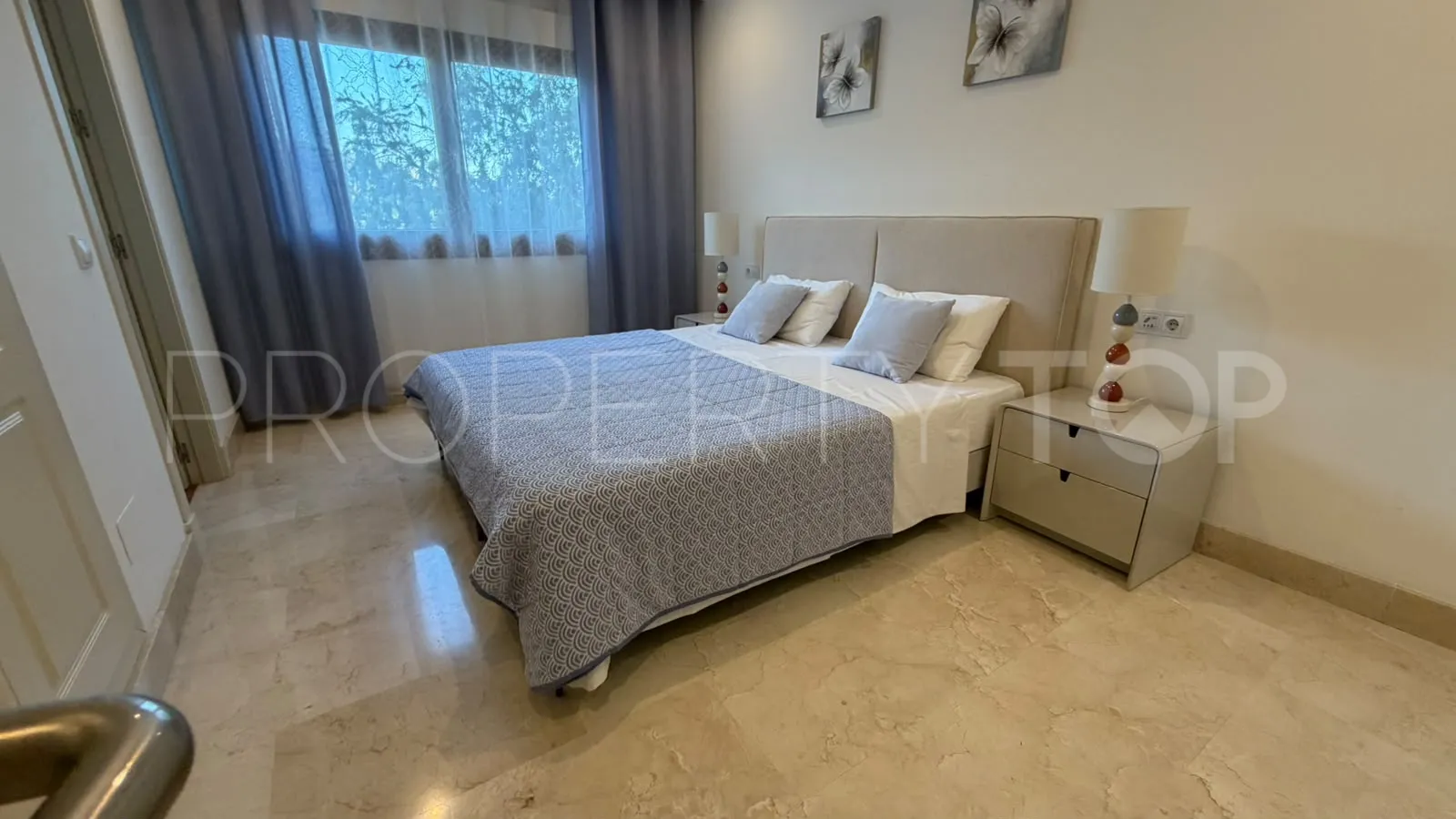 Se vende apartamento con 3 dormitorios en Lomas del Rey