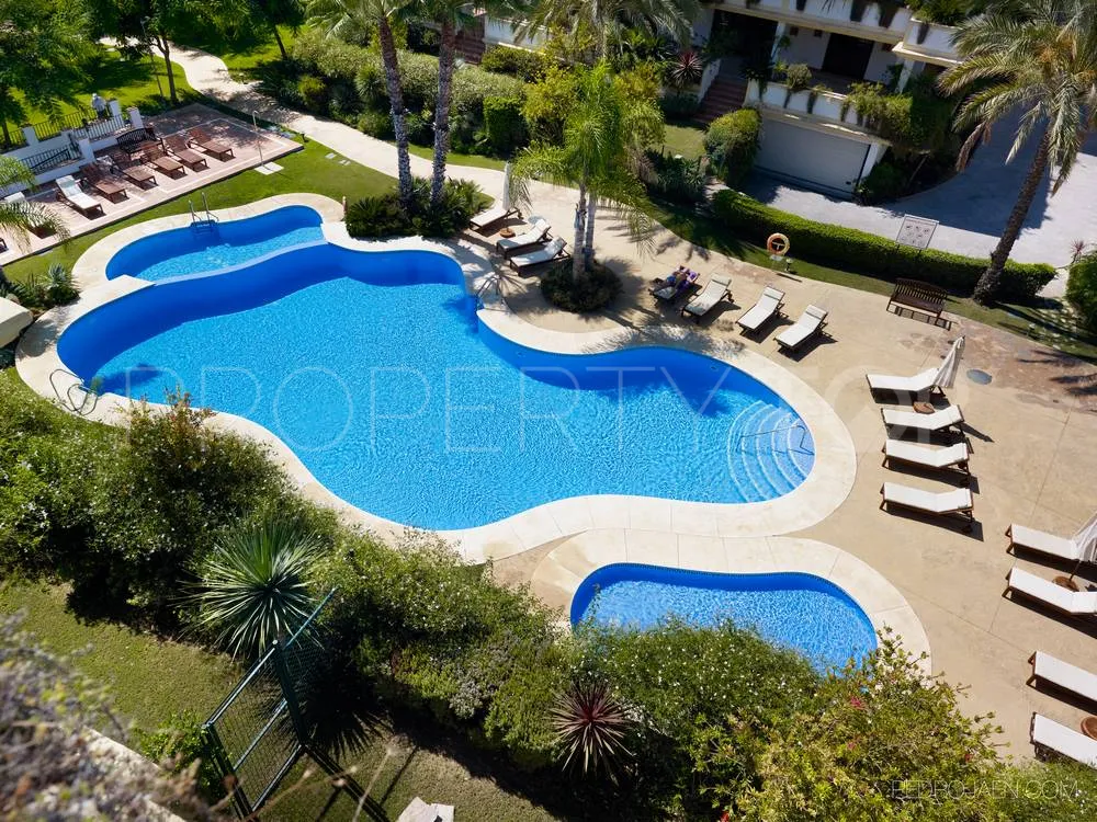 Se vende apartamento con 3 dormitorios en Lomas del Rey
