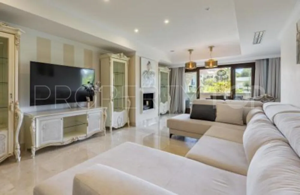 Se vende apartamento con 3 dormitorios en Lomas del Rey