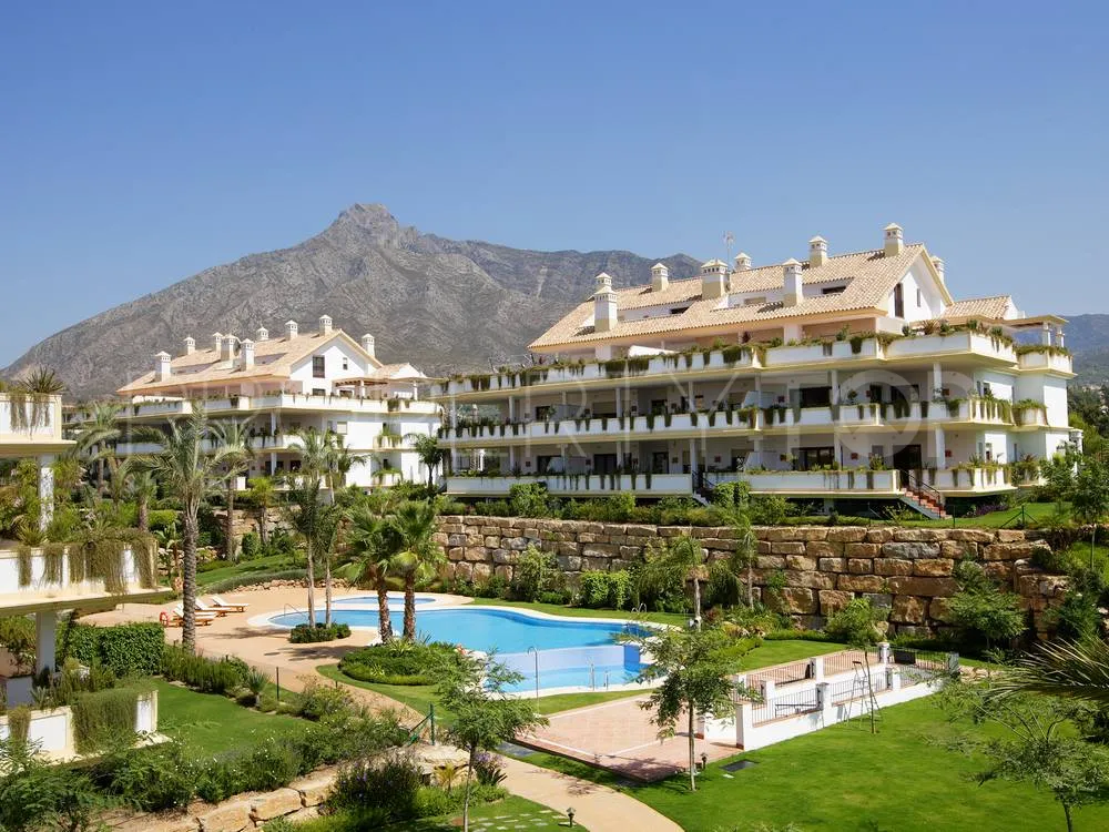 Se vende apartamento con 3 dormitorios en Lomas del Rey