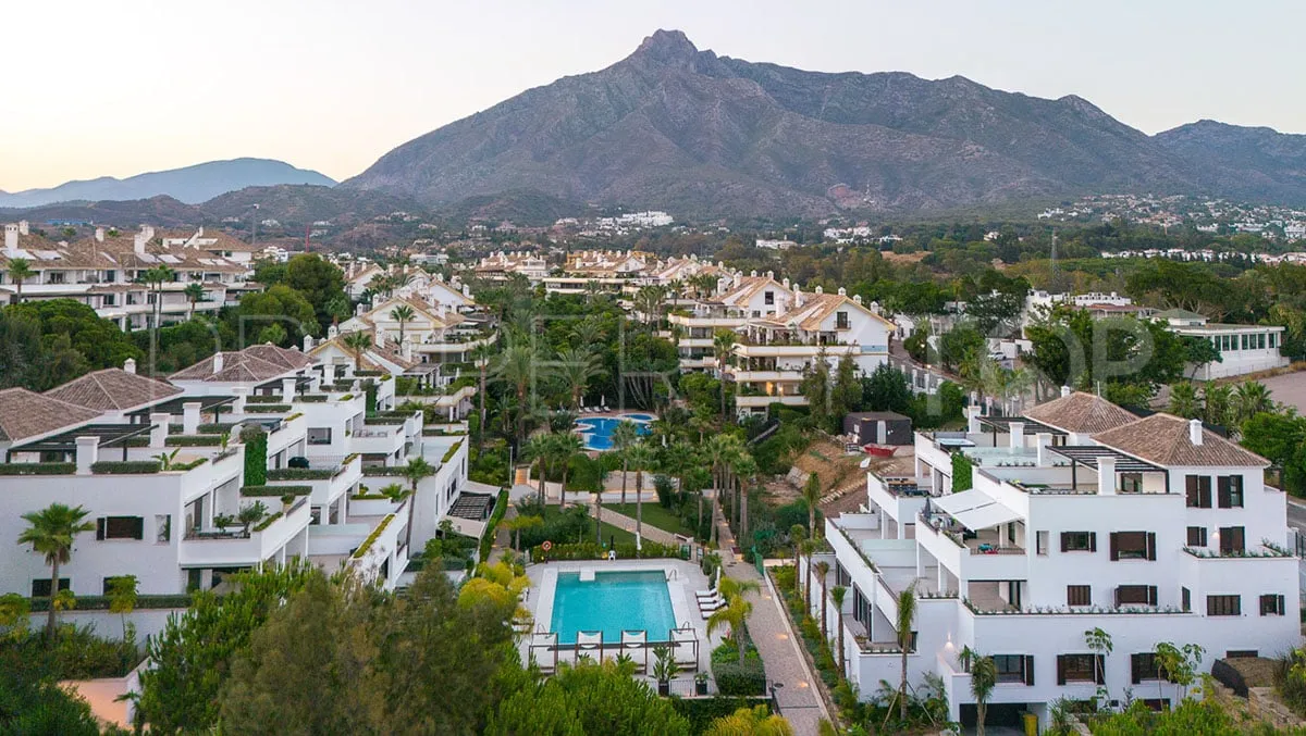 Se vende apartamento con 3 dormitorios en Lomas del Rey