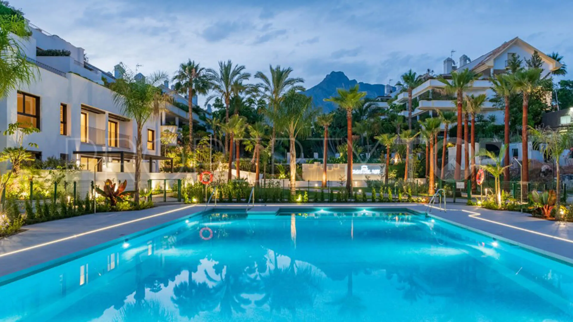 Se vende apartamento con 3 dormitorios en Lomas del Rey