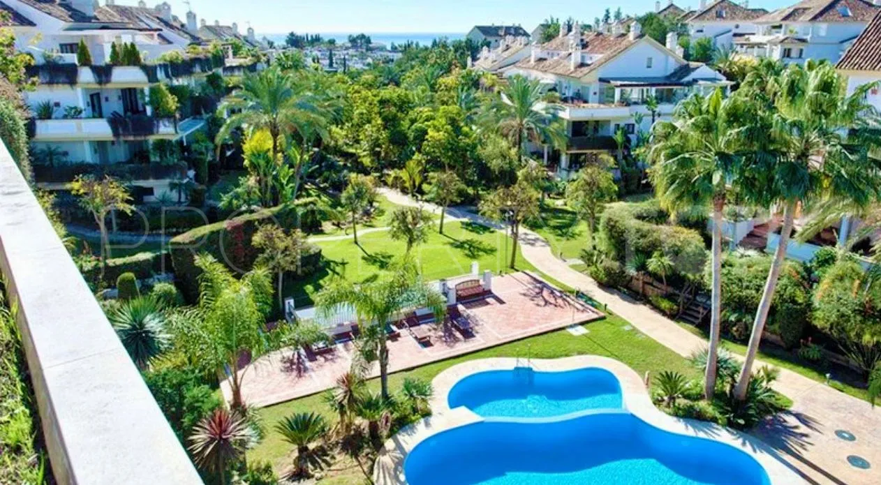 Se vende apartamento con 3 dormitorios en Lomas del Rey