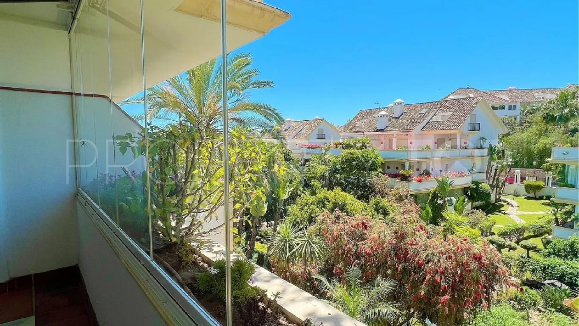 Se vende apartamento con 3 dormitorios en Lomas del Rey