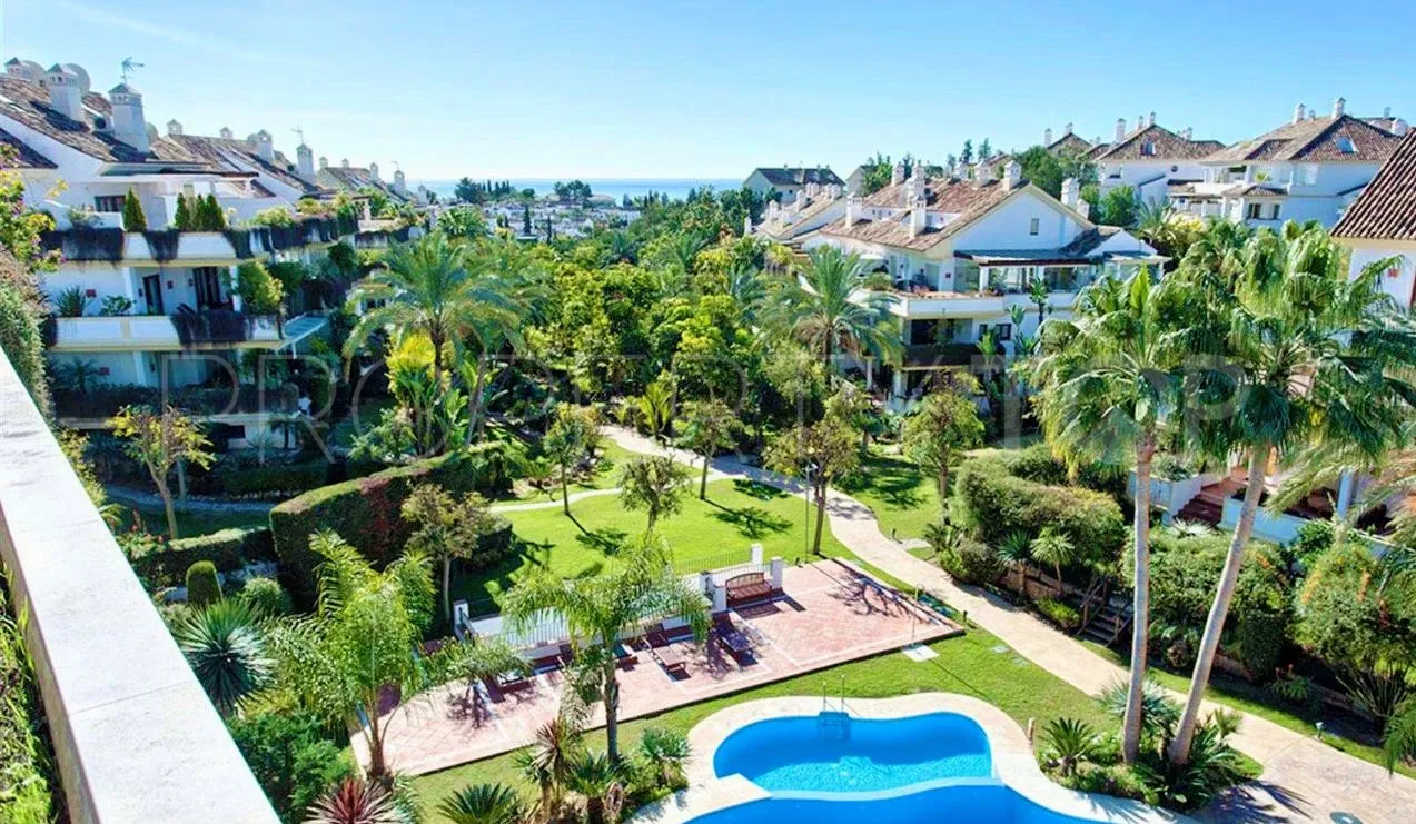 Se vende apartamento con 3 dormitorios en Lomas del Rey