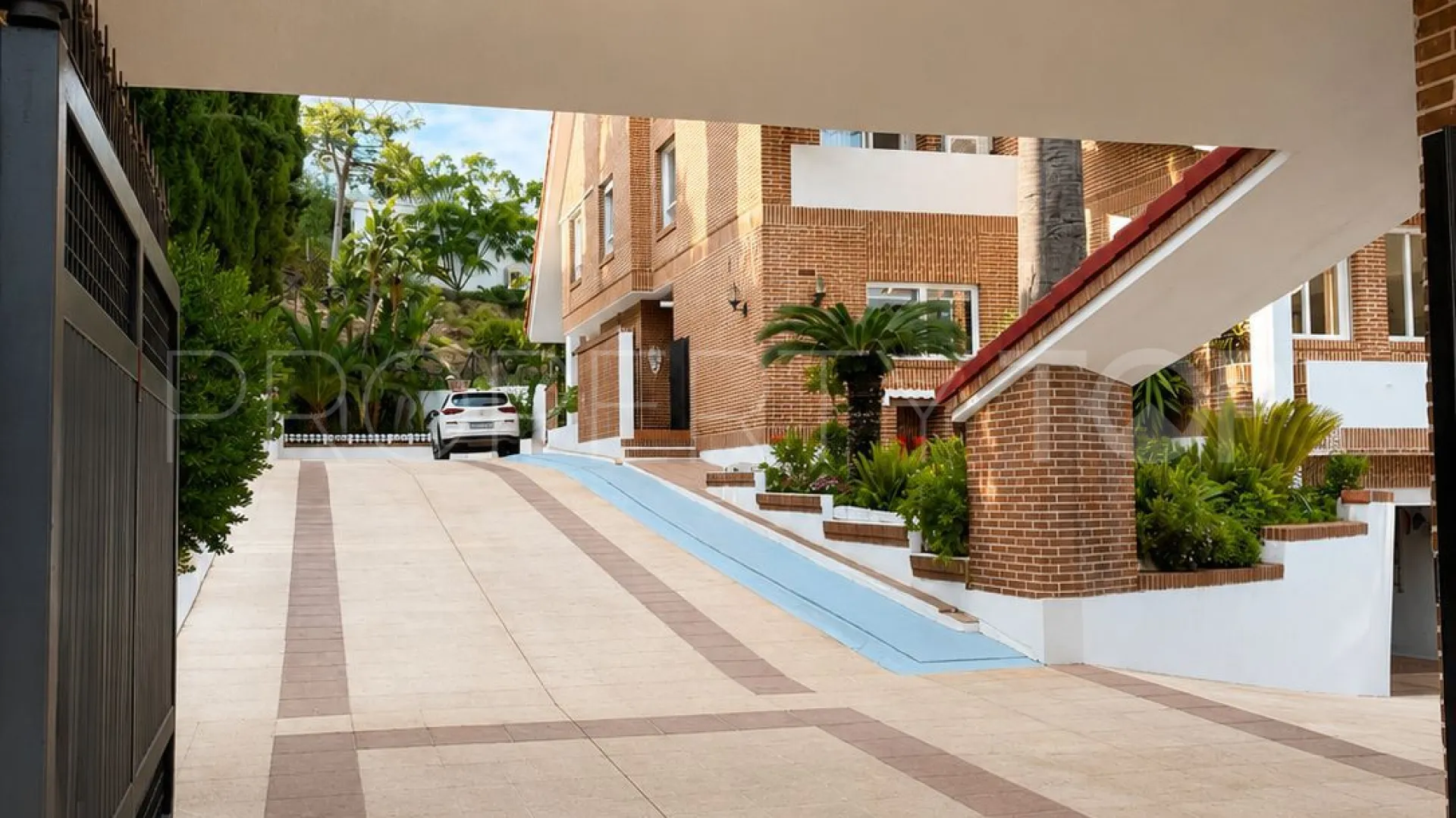 Villa with 8 bedrooms for sale in El Paraiso