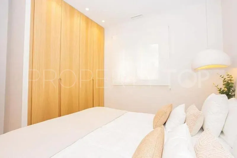 Buy duplex in Aloha Gardens