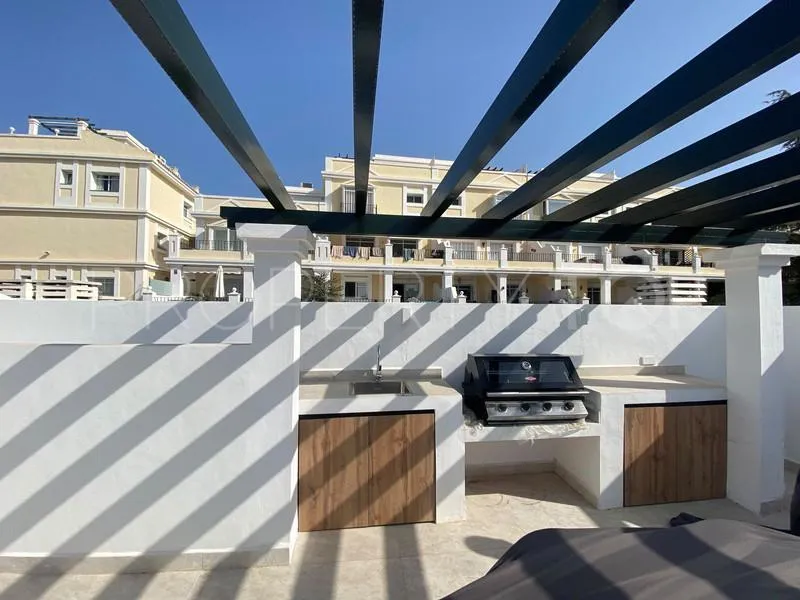 Buy duplex in Aloha Gardens