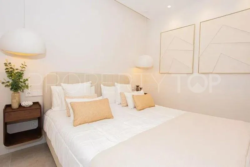 Buy duplex in Aloha Gardens