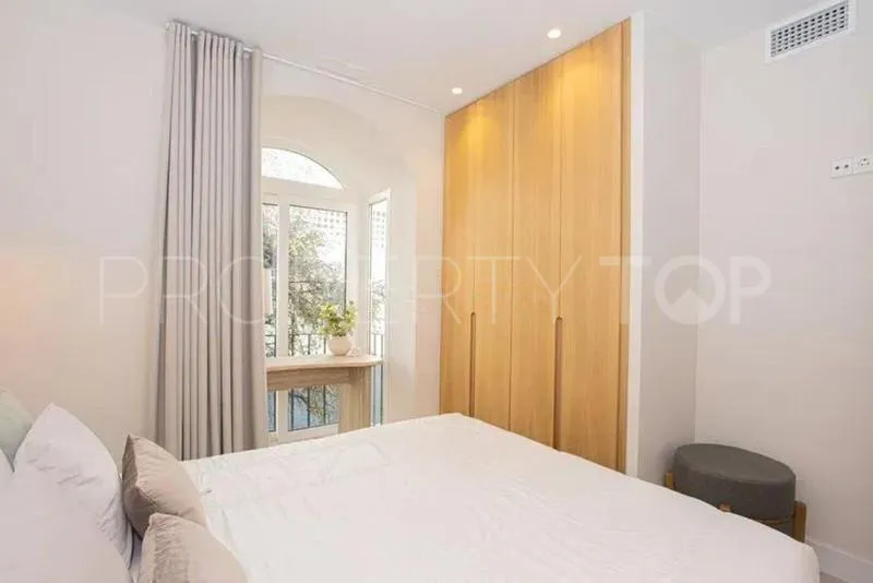 Buy duplex in Aloha Gardens