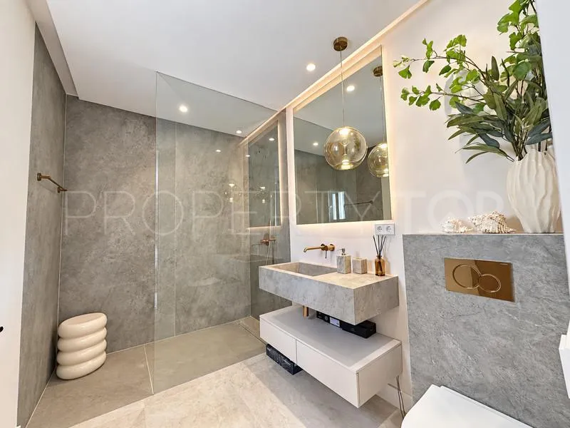 Buy duplex in Aloha Gardens