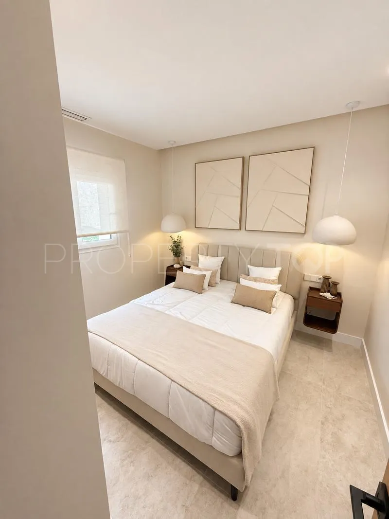 Buy duplex in Aloha Gardens