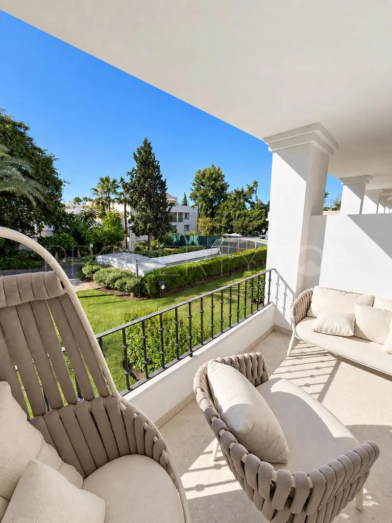 Buy duplex in Aloha Gardens