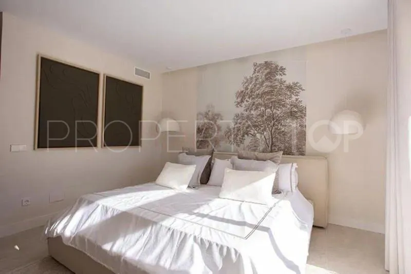 Buy duplex in Aloha Gardens