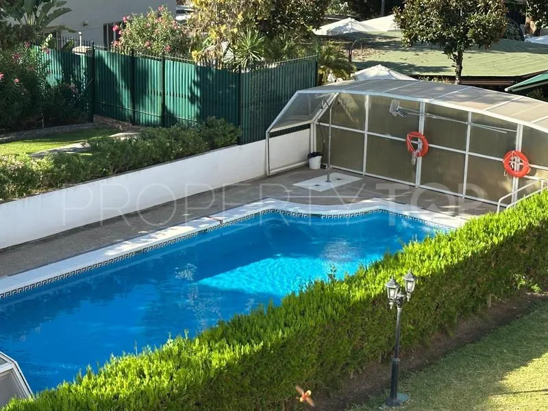 Buy duplex in Aloha Gardens