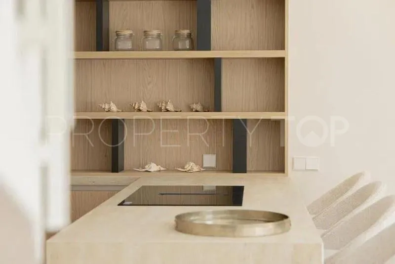 Buy duplex in Aloha Gardens