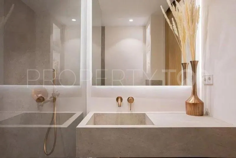 Buy duplex in Aloha Gardens