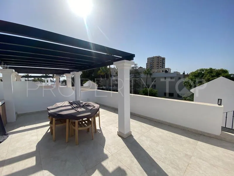 Buy duplex in Aloha Gardens