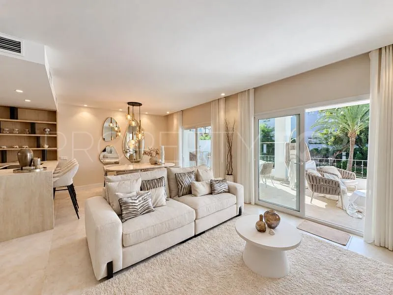 Buy duplex in Aloha Gardens