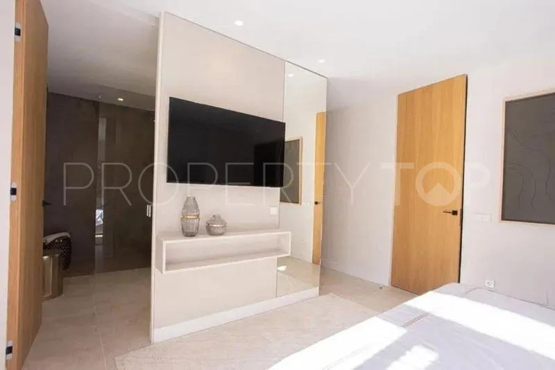 Buy duplex in Aloha Gardens
