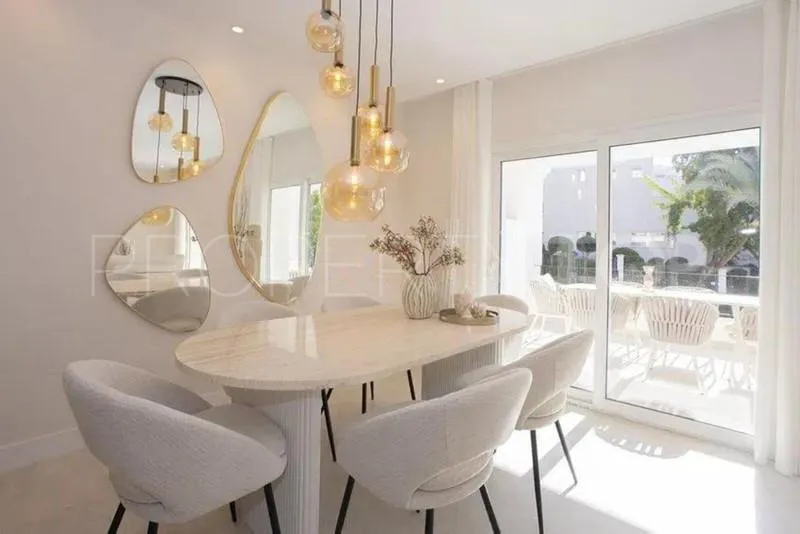 Buy duplex in Aloha Gardens